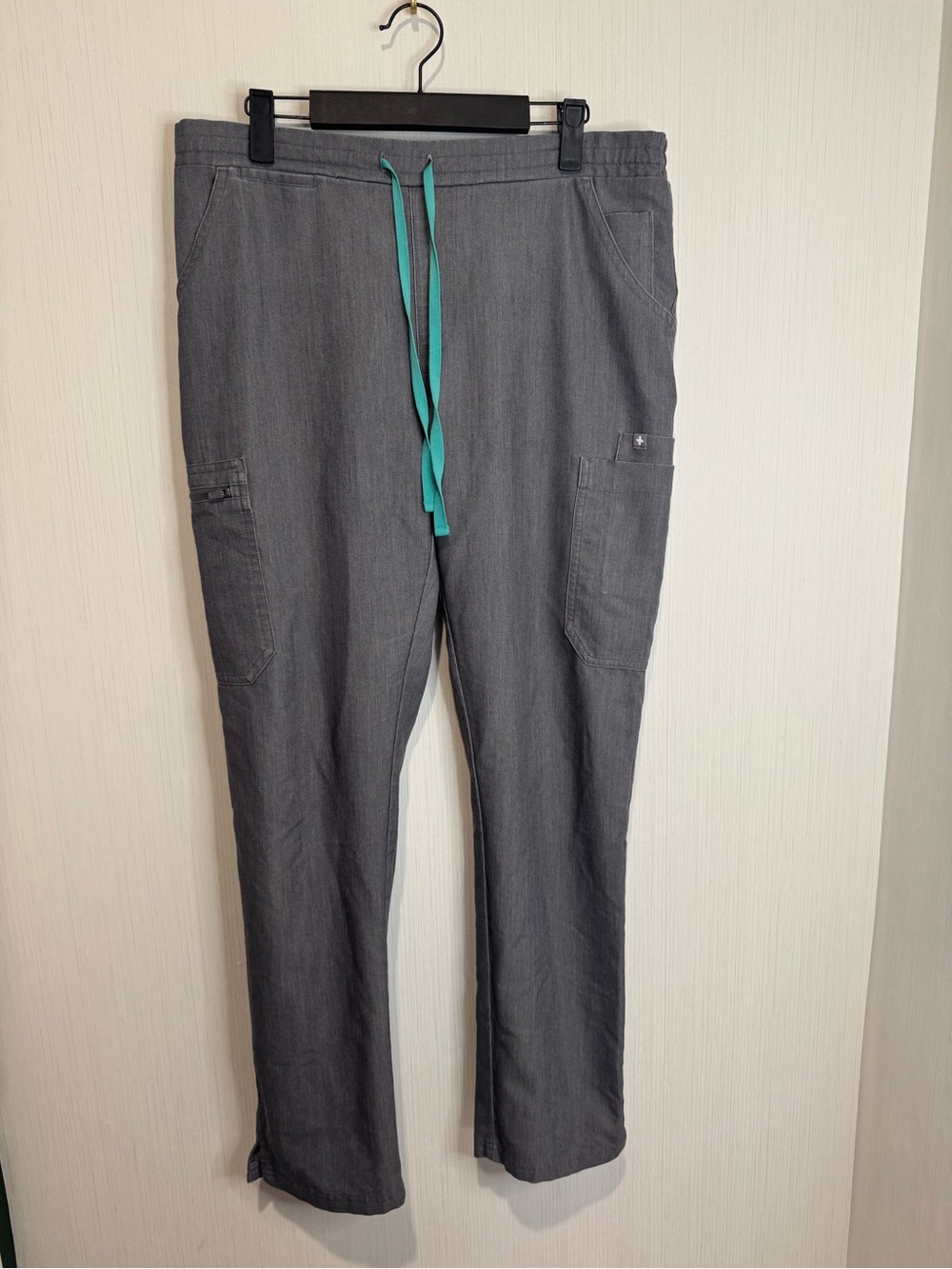 FIGS YOLA SCRUB PANTS. Medium. Graphite. No flaws noted!